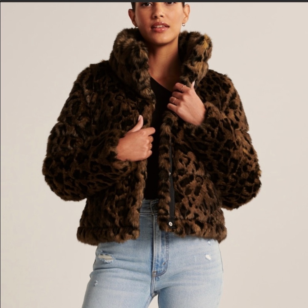 Abercrombie & Fitch Leopard print mini puffer